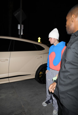 30.11 | Chega para um culto na Churchome em Beverly Hills