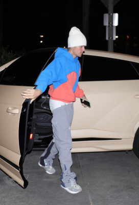 30.11 | Chega para um culto na Churchome em Beverly Hills