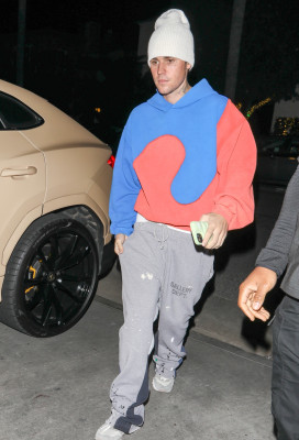 30.11 | Chega para um culto na Churchome em Beverly Hills