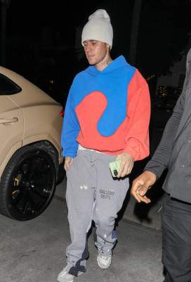 30.11 | Chega para um culto na Churchome em Beverly Hills