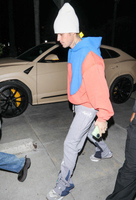 30.11 | Chega para um culto na Churchome em Beverly Hills