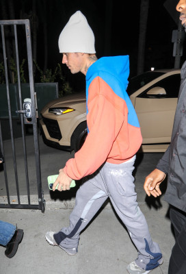 30.11 | Chega para um culto na Churchome em Beverly Hills