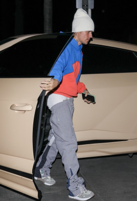 30.11 | Chega para um culto na Churchome em Beverly Hills