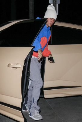30.11 | Chega para um culto na Churchome em Beverly Hills