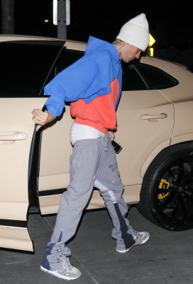 30.11 | Chega para um culto na Churchome em Beverly Hills