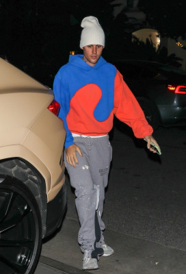 30.11 | Chega para um culto na Churchome em Beverly Hills