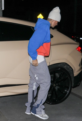 30.11 | Chega para um culto na Churchome em Beverly Hills