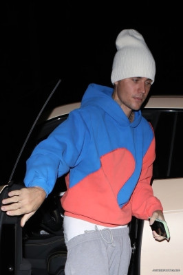 30.11 | Chega para um culto na Churchome em Beverly Hills