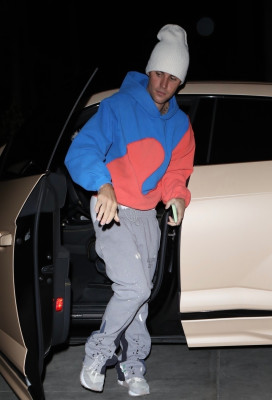 30.11 | Chega para um culto na Churchome em Beverly Hills
