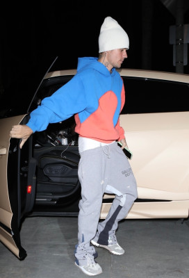 30.11 | Chega para um culto na Churchome em Beverly Hills