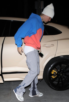 30.11 | Chega para um culto na Churchome em Beverly Hills