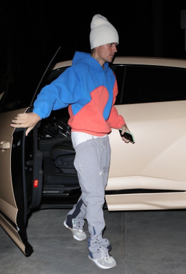 30.11 | Chega para um culto na Churchome em Beverly Hills