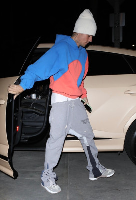 30.11 | Chega para um culto na Churchome em Beverly Hills