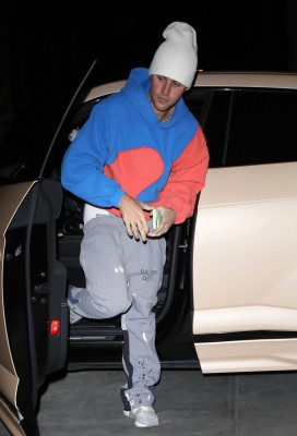 30.11 | Chega para um culto na Churchome em Beverly Hills