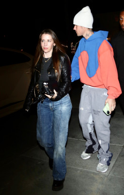 30.11 | Chega para um culto na Churchome em Beverly Hills