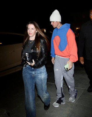 30.11 | Chega para um culto na Churchome em Beverly Hills