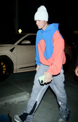 30.11 | Chega para um culto na Churchome em Beverly Hills