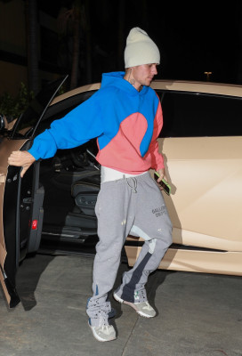 30.11 | Chega para um culto na Churchome em Beverly Hills