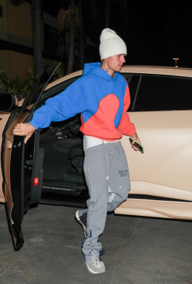 30.11 | Chega para um culto na Churchome em Beverly Hills