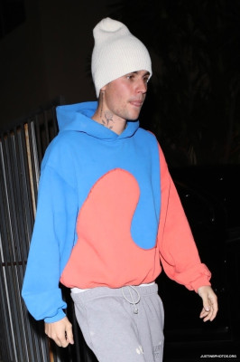 30.11 | Saindo da missa na Churchome, em Beverly Hills