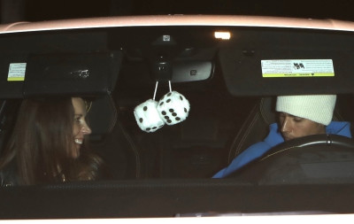 30.11 | Saindo da missa na Churchome, em Beverly Hills