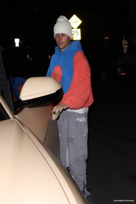 30.11 | Saindo da missa na Churchome, em Beverly Hills