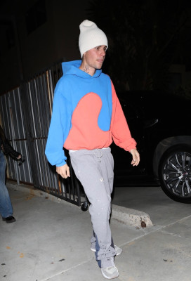 30.11 | Saindo da missa na Churchome, em Beverly Hills