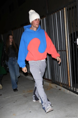 30.11 | Saindo da missa na Churchome, em Beverly Hills