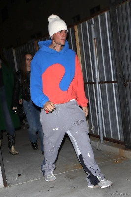 30.11 | Saindo da missa na Churchome, em Beverly Hills