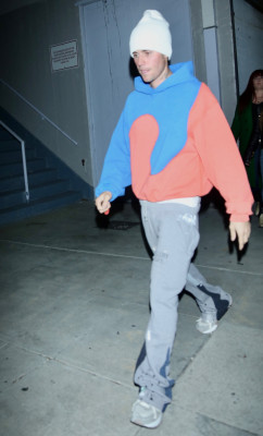 30.11 | Saindo da missa na Churchome, em Beverly Hills