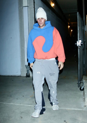30.11 | Saindo da missa na Churchome, em Beverly Hills