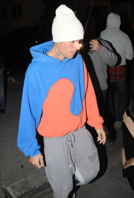30.11 | Saindo da missa na Churchome, em Beverly Hills