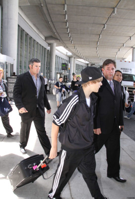 19.06 | Justin Bieber chegando no aeroporto em Toronto, Canadá