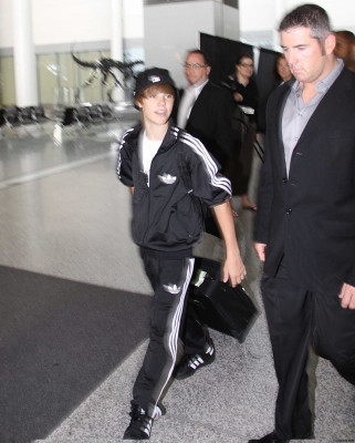 19.06 | Justin Bieber chegando no aeroporto em Toronto, Canadá