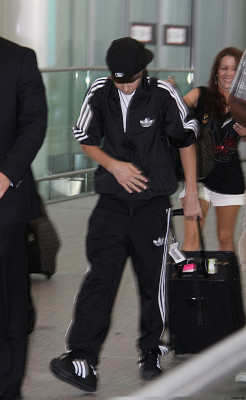 19.06 | Justin Bieber chegando no aeroporto em Toronto, Canadá
