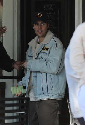 13.12 | Saindo do Beverly Glen Deli em Los Angeles