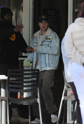 13.12 | Saindo do Beverly Glen Deli em Los Angeles