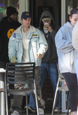 13.12 | Saindo do Beverly Glen Deli em Los Angeles