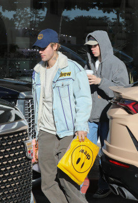 13.12 | Saindo do Beverly Glen Deli em Los Angeles