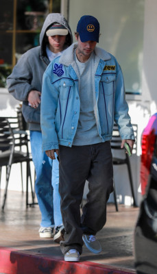 13.12 | Saindo do Beverly Glen Deli em Los Angeles