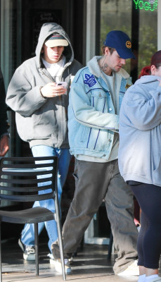 13.12 | Saindo do Beverly Glen Deli em Los Angeles