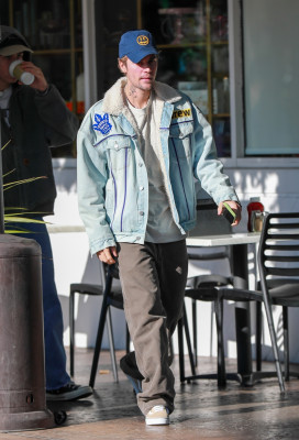 13.12 | Saindo do Beverly Glen Deli em Los Angeles
