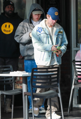 13.12 | Saindo do Beverly Glen Deli em Los Angeles