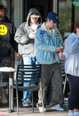 13.12 | Saindo do Beverly Glen Deli em Los Angeles