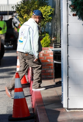 13.12 | Saindo do Beverly Glen Deli em Los Angeles
