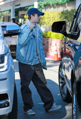 13.12 | Saindo do Beverly Glen Deli em Los Angeles