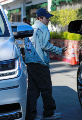 13.12 | Saindo do Beverly Glen Deli em Los Angeles