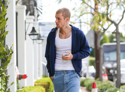 03.05 | Aparição em Los Angeles, Califórnia.
