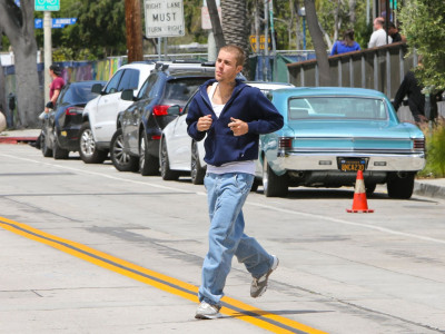 03.05 | Aparição em Los Angeles, Califórnia.