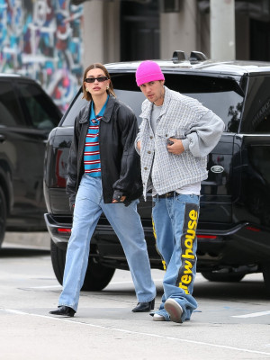 13.03 | Justin e Hailey Bieber em Los Angeles, Califórnia.